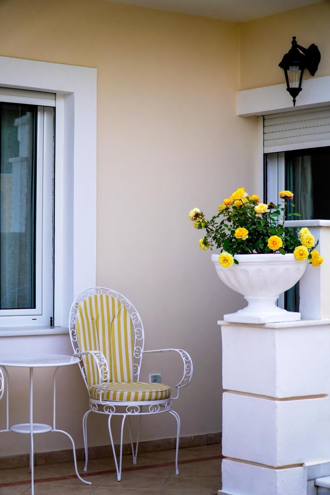 Appartamento Cozy Artemis House Near Athens Airport Esterno foto
